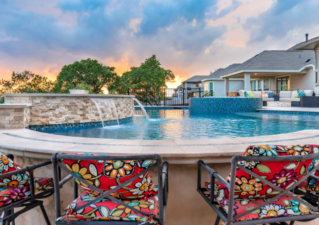 Large Family Pool with Spa & Lighting - Stanton